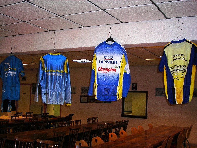 2010-10-10 02 Les maillots du club.JPG